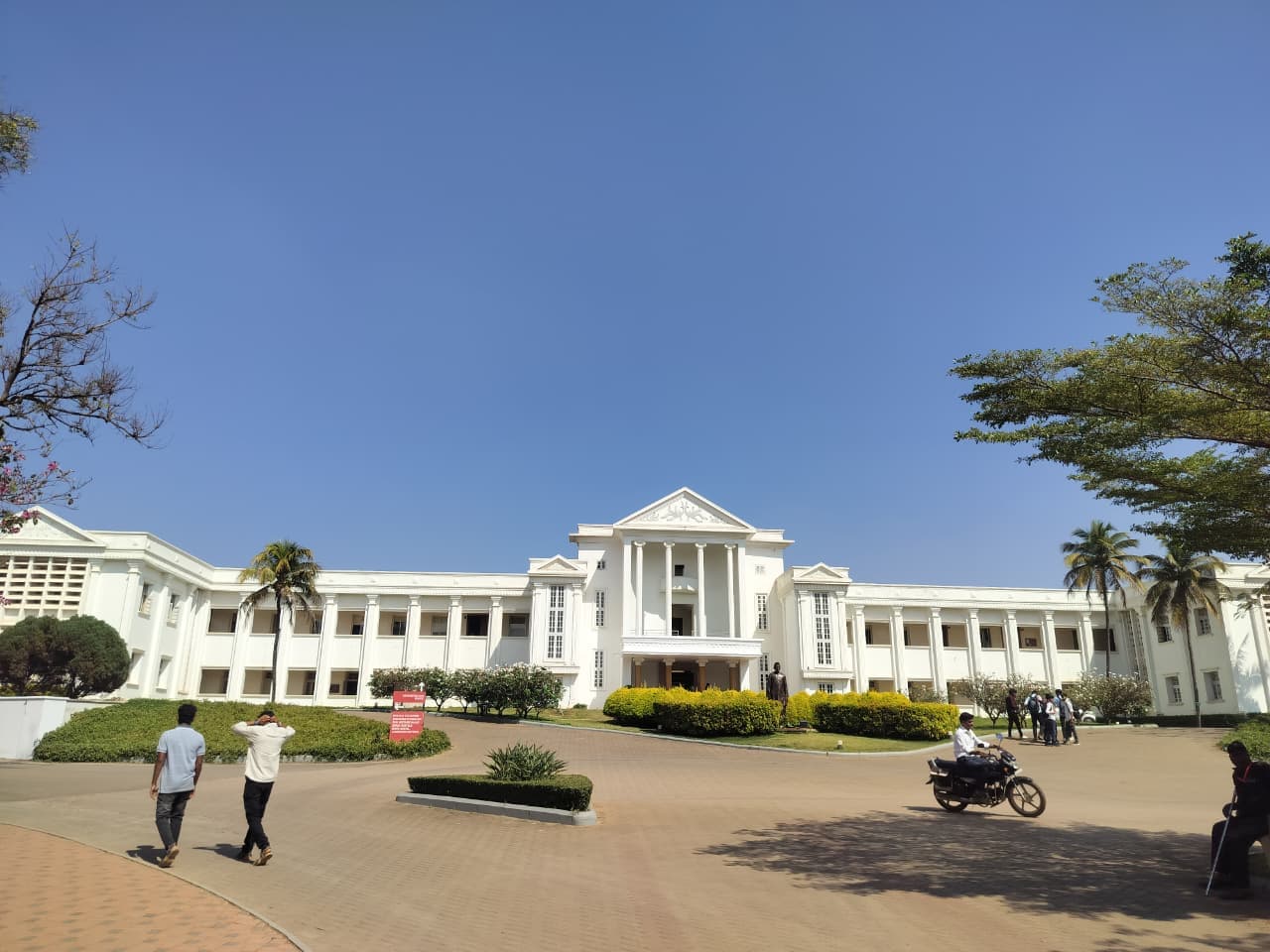 KLE Technological University Hubli campus photo 8